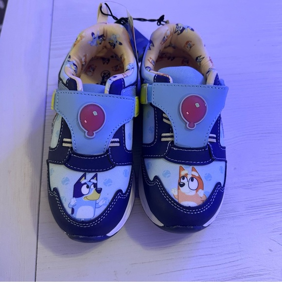 Bluey light-up athletic sneakers - Picture 2 of 5